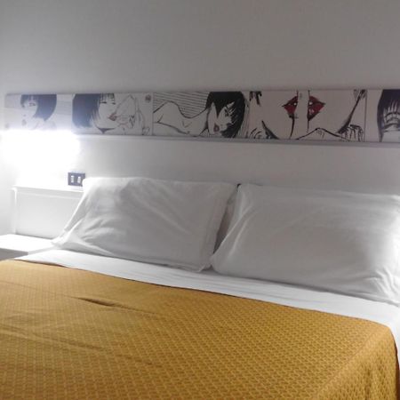 Hotel Dolores Римини Екстериор снимка
