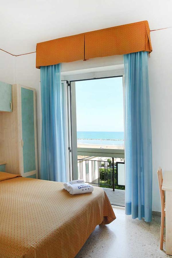 Hotel Dolores Римини Екстериор снимка