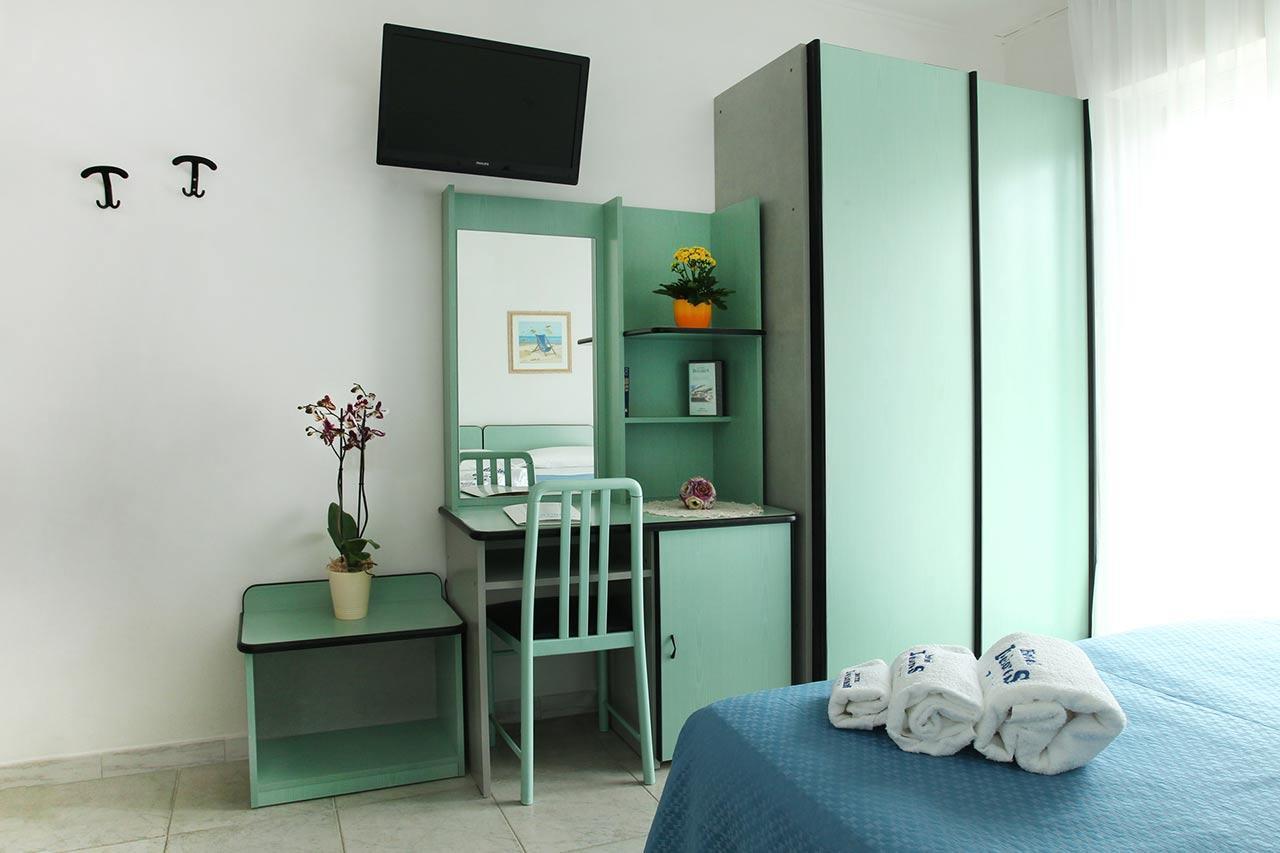 Hotel Dolores Римини Екстериор снимка