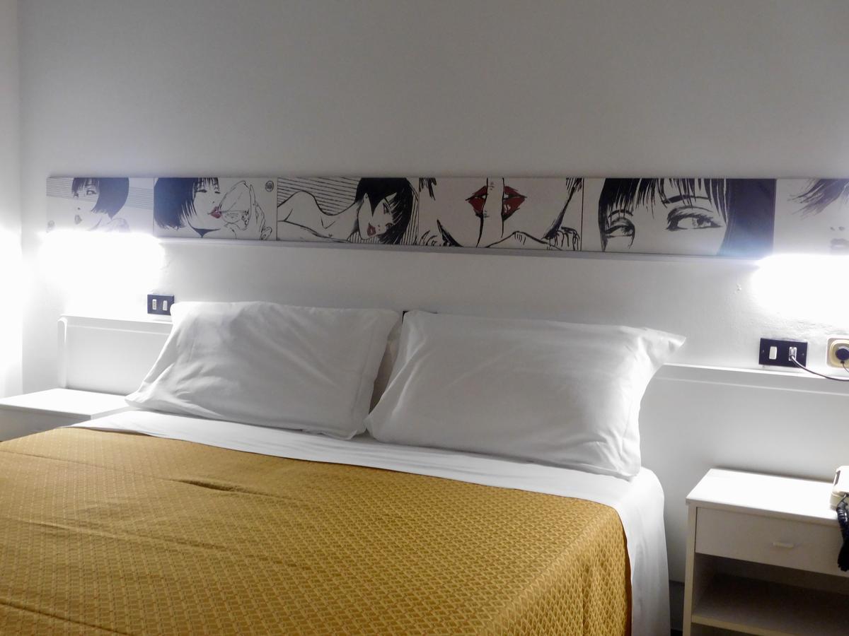 Hotel Dolores Римини Екстериор снимка