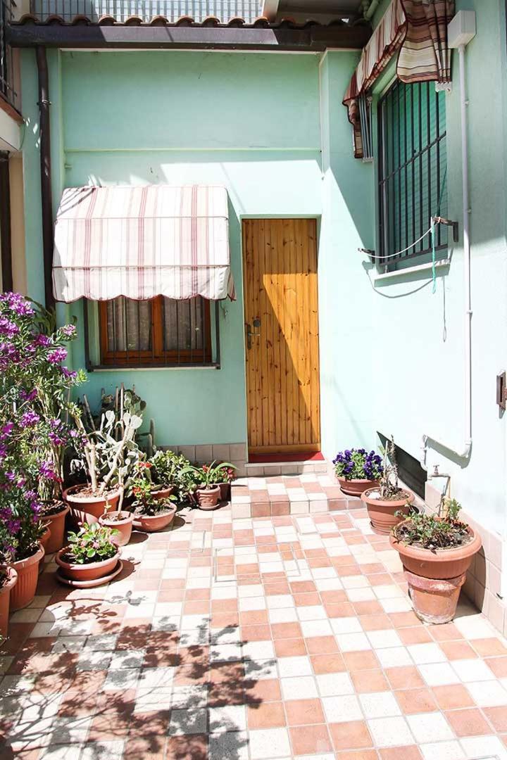 Hotel Dolores Римини Екстериор снимка