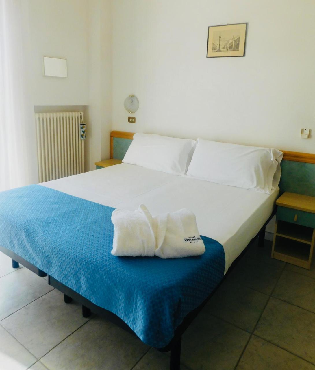 Hotel Dolores Римини Екстериор снимка