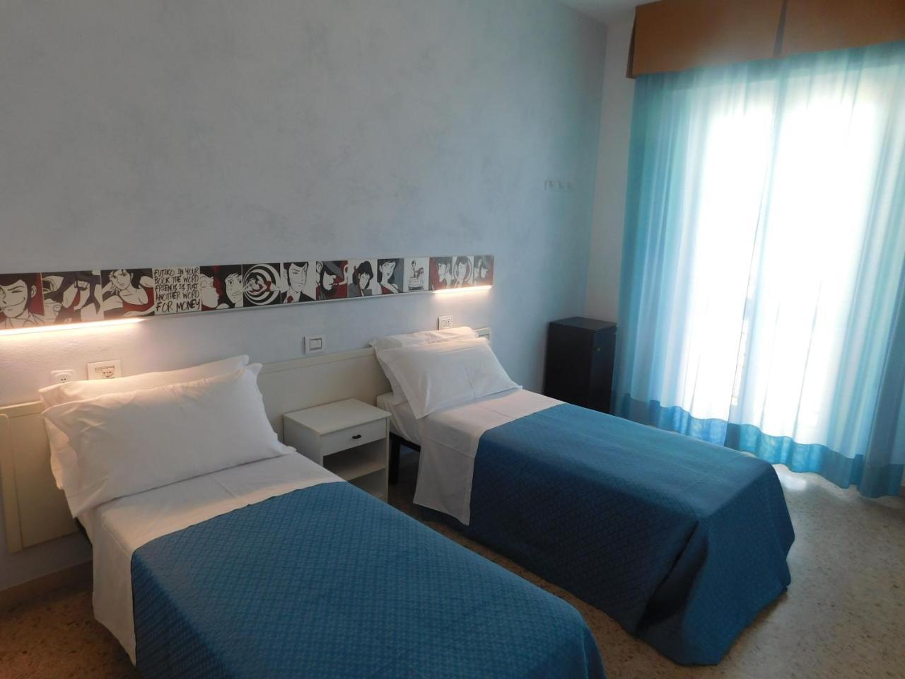 Hotel Dolores Римини Екстериор снимка